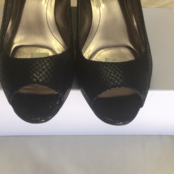 Shoes - Picture 4 of 7